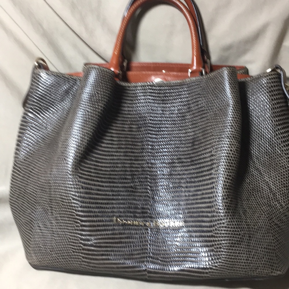 Dooney Bourke large city Barlow in lizard skin embossed leather